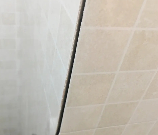 徐州瓷砖空鼓维修公司分享阳台瓷砖脱落的修复过程可以分为以下几个步骤
